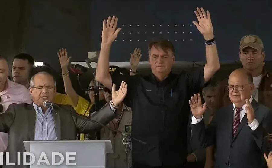 Bolsonaro transforma inauguração de obra no RN em culto em sua homenagem