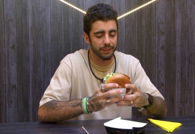 Após se omitir sobre graça a Daniel Silveira, Senado convoca McDonald’s para explicar McPicanha