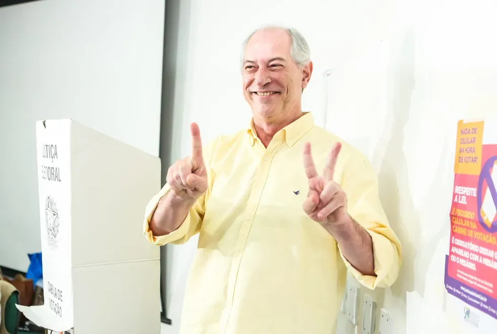 Ciro Gomes vota no Ceará e diz que ‘pretende parar’ após eleição