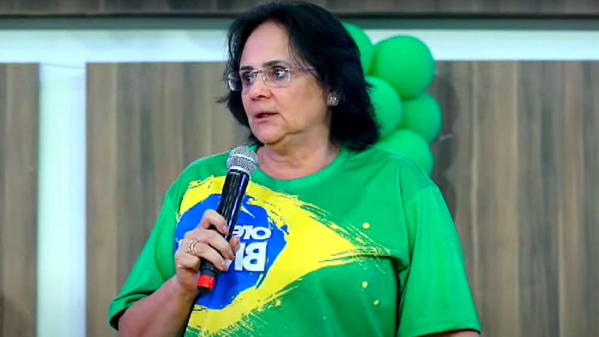 Damares cometeu crimes com fala sobre pedofilia em plateia com crianças, diz advogado