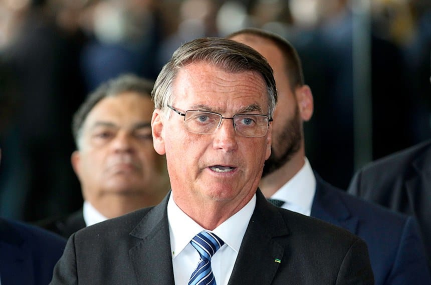 Bolsonaro deve receber R$ 42 mil por mês só em aposentadorias