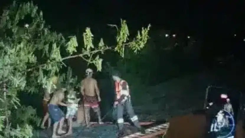 Jovens são resgatados pelos Bombeiros após ficarem isolados em rio no RN
