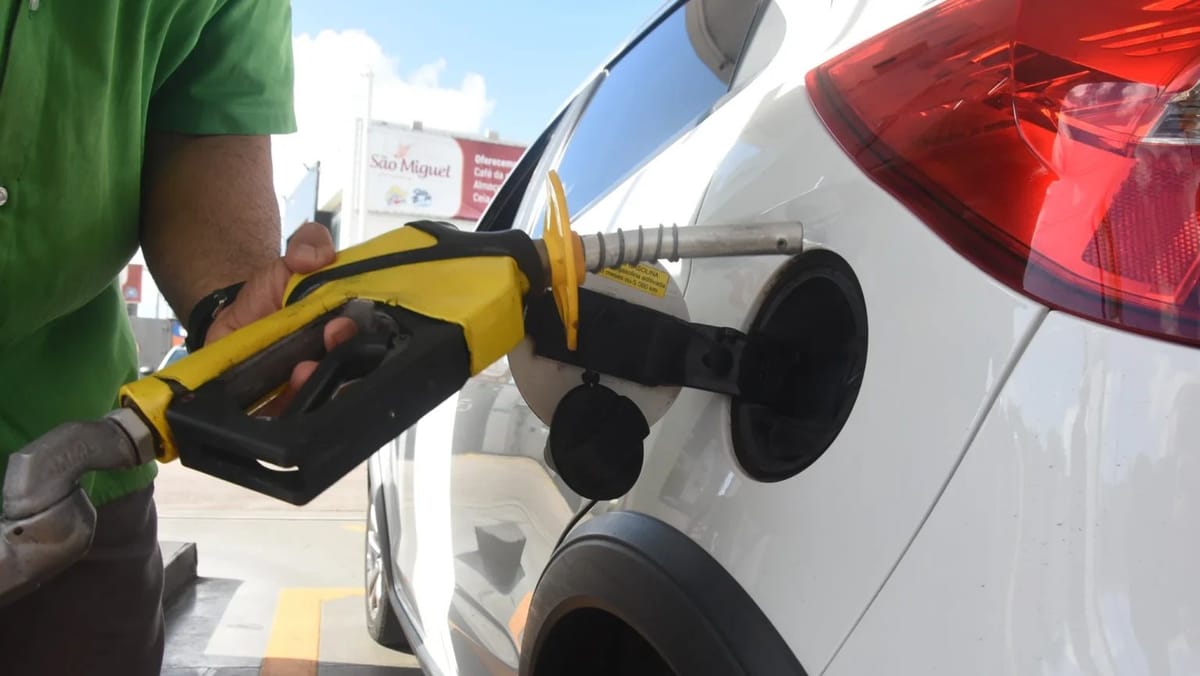 Petrobras reduz preço da gasolina na refinaria em 4,9%