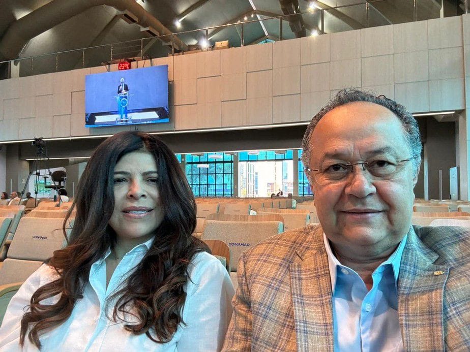 FAMÍLIA TRADICIONAL CONSERVADORA: Deputada expõe ex-presidente da bancada evangélica por traição conjugal