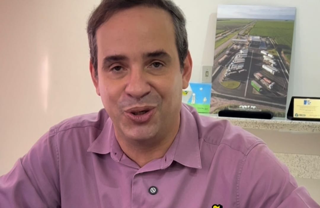 Alysson Bezerra cobra 10 milhões do governo estadual, que diz que vai pagar até quarta e requer que Alysson quite o débito de 50 milhões que tem com o governo