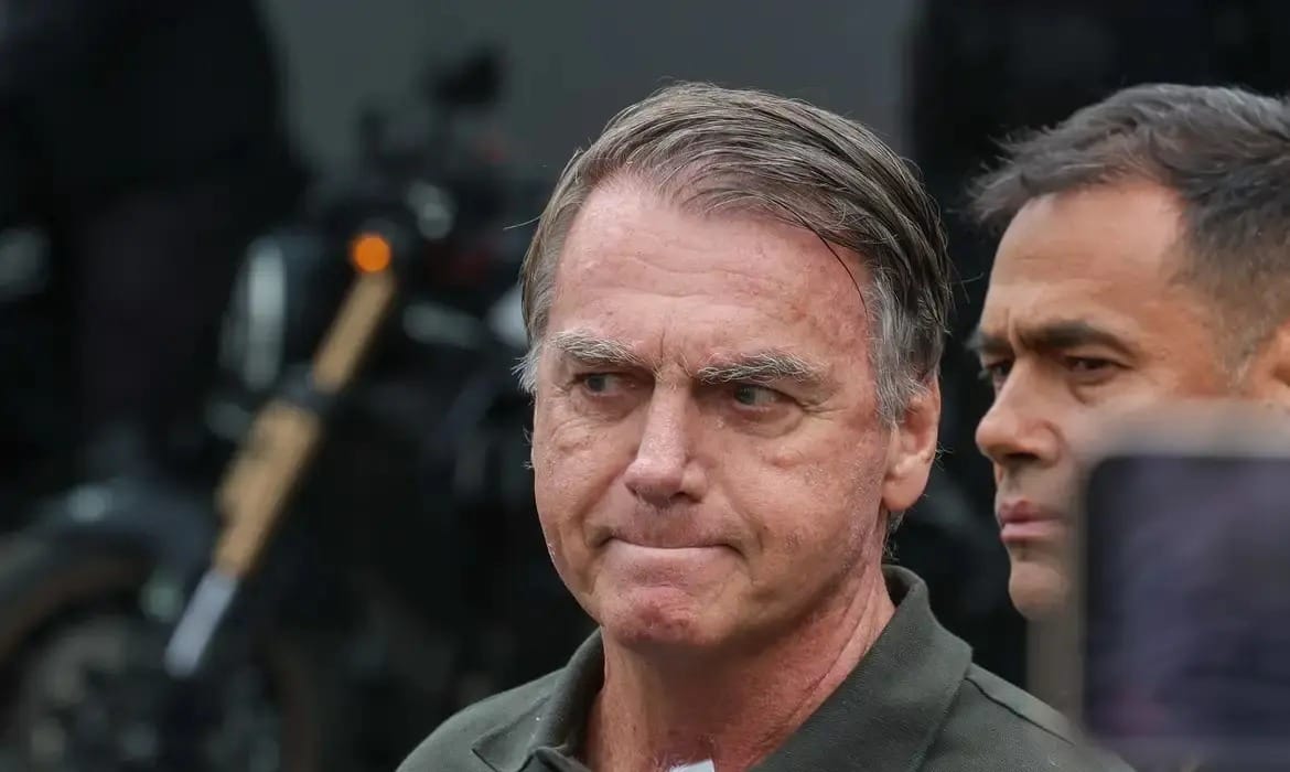 Após laudo médico, Moraes autoriza fisioterapia diária para Bolsonaro