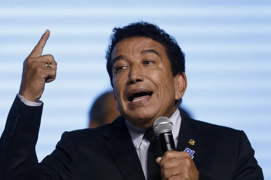 Motorista de Magno Malta é flagrado pela PM filmando arredores da Papudinha