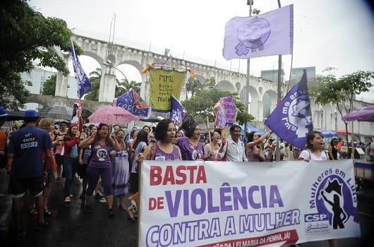 Estudo aponta uso de arma de fogo em 47% dos homicídios de mulheres no país